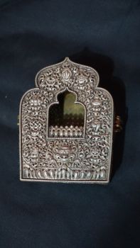 Shrine box (Tib: Gau)