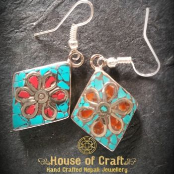 Hand-Made Light Weight Stone Filled White Metal Flower Rhombus Earring