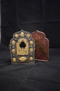 Shrine box (Tibetian: Gau)