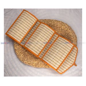 Three pocket wall hanger