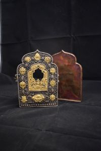 Shrine box (Tibetian: Gau)
