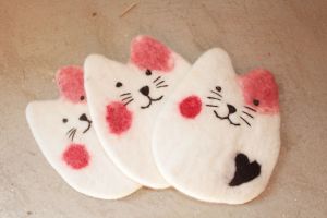 100% wool Felted kitty for decoration